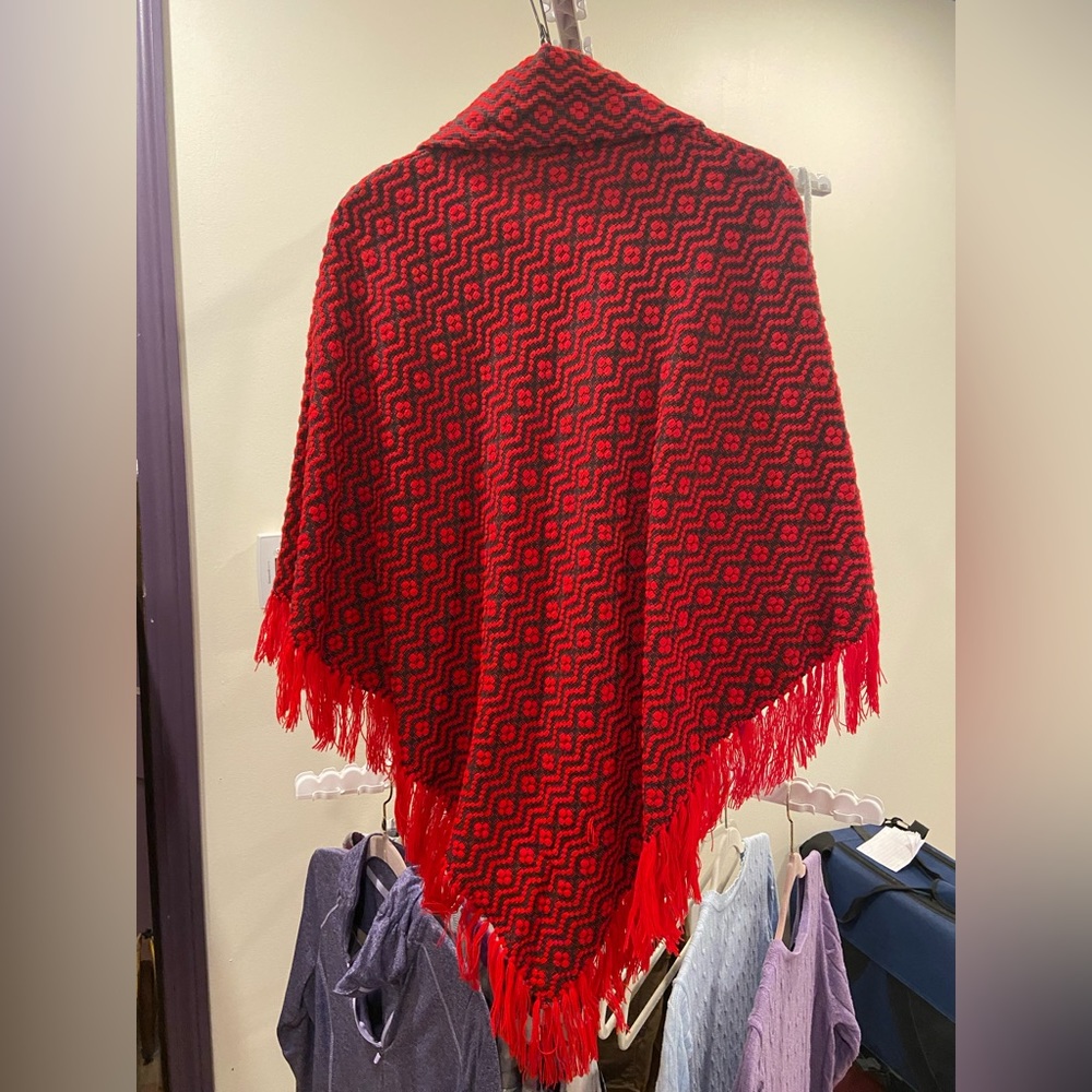 Shawl with attached scarf - Picture 3 of 9